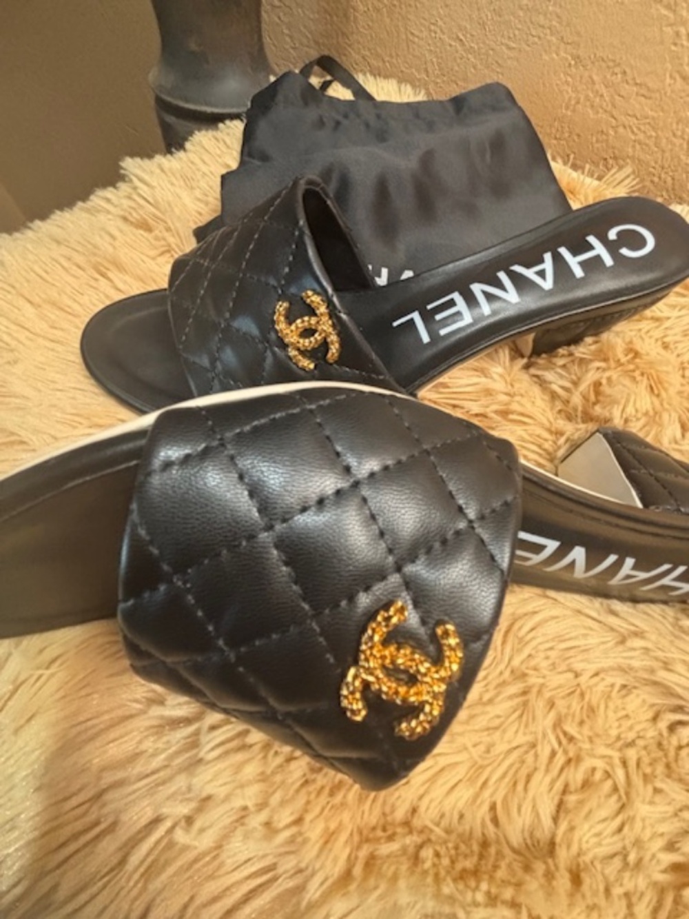 Chanel Authentic Rev women quilted mule slide sandal, Gold logo, with dust bag - Picture 3 of 6